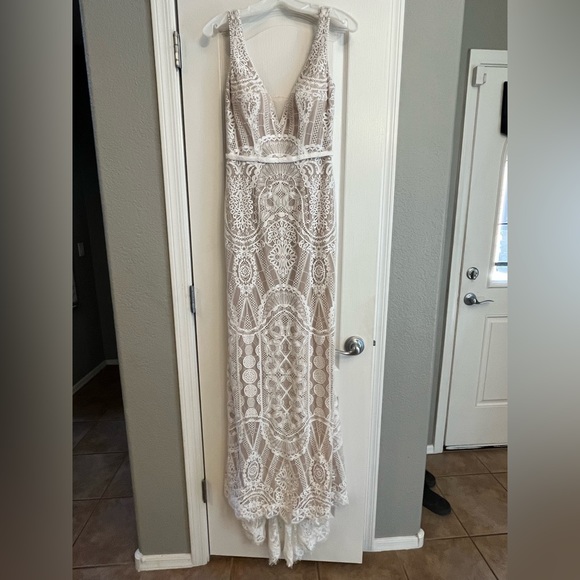 NWT Gorgeous Wedding Dress - Picture 4 of 6